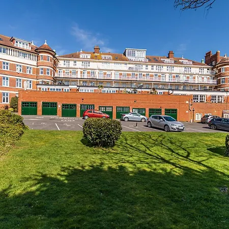Holiday Beach Flat In Bournemouth, England, Uk-3
